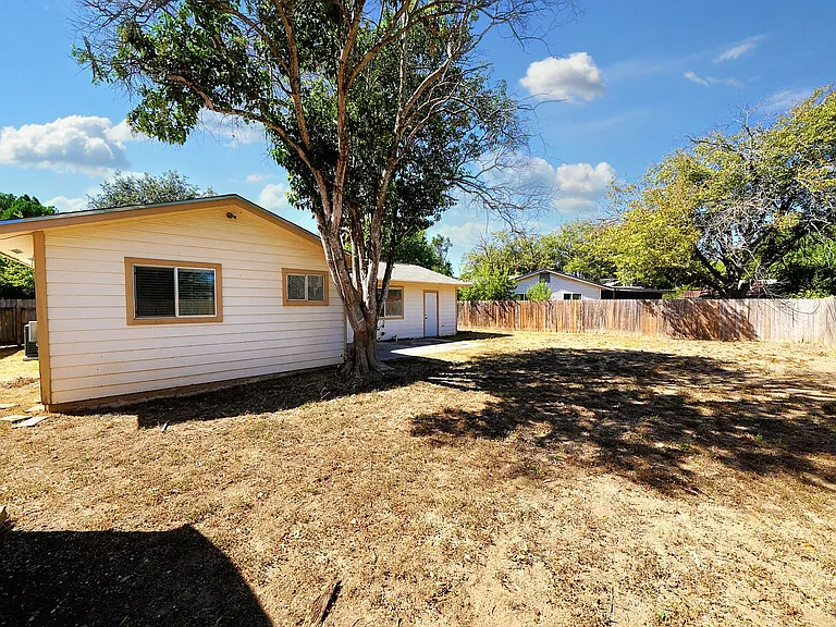 225 Linda Ct — Photo 33