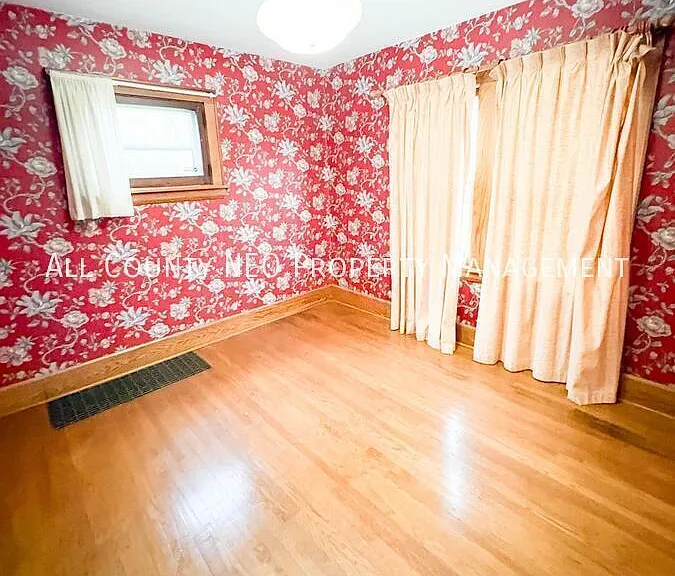 1051 Brown St — Photo 6