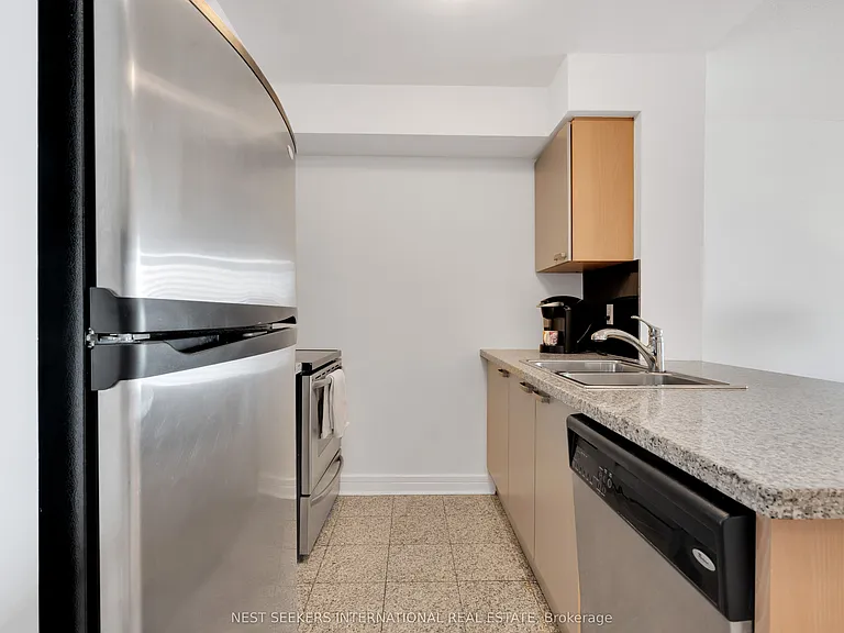 16 Harrison Garden Blvd #1011 — Photo 8