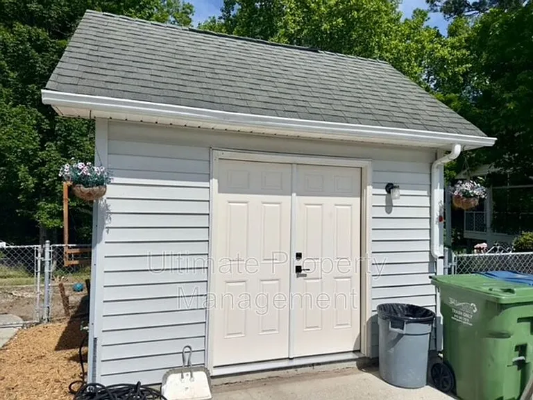 129 Darby St — Photo 17