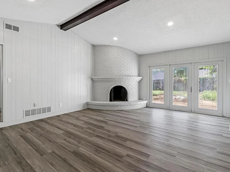 2404 Kentfield Ln — Photo 4