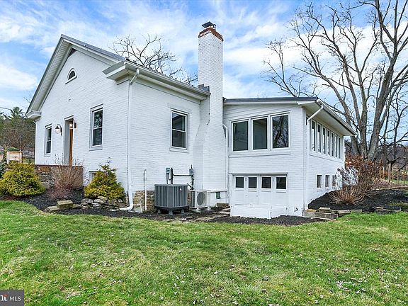 3rd image of 889 Pfoutz Valley Rd