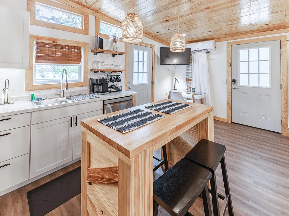 Our open kitchen features a welcoming bar, perfect for morning coffee or late-night appetizers and cocktails. Ideal for casual gatherings.