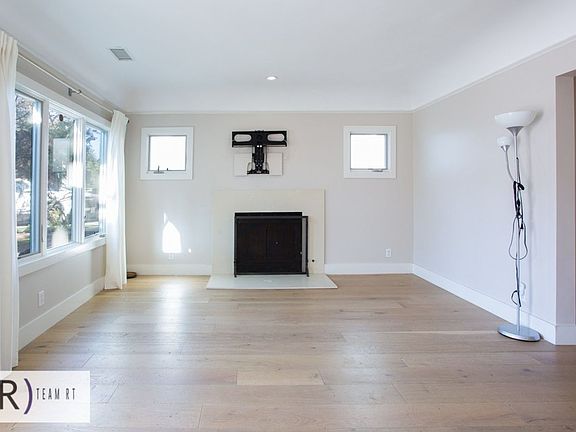 4th image of 2038 Thayer Ave