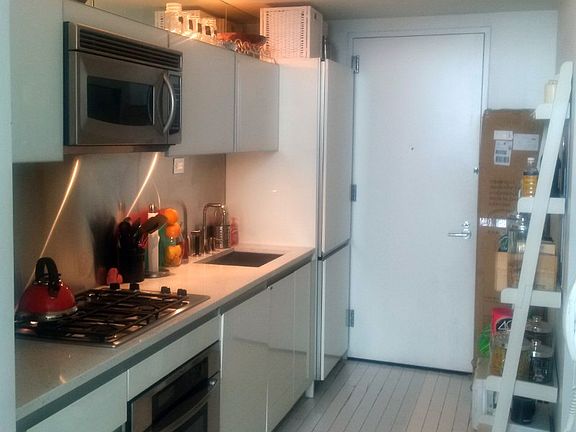 4th image of 421 E 13th St #1M