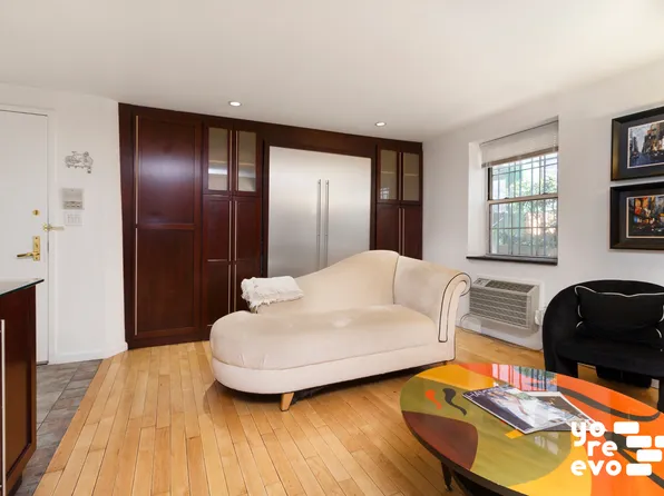 318 West 15th Street image 4 of 10