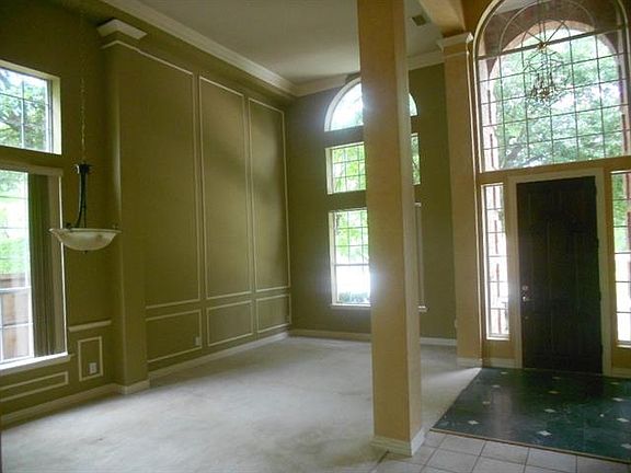 2nd image of 2624 Greenway Dr