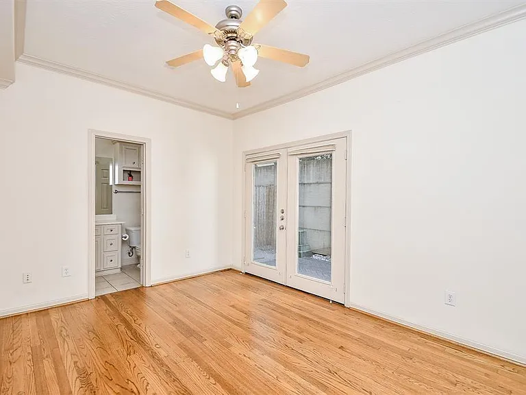 1515 Hyde Park Blvd #39 — Photo 4