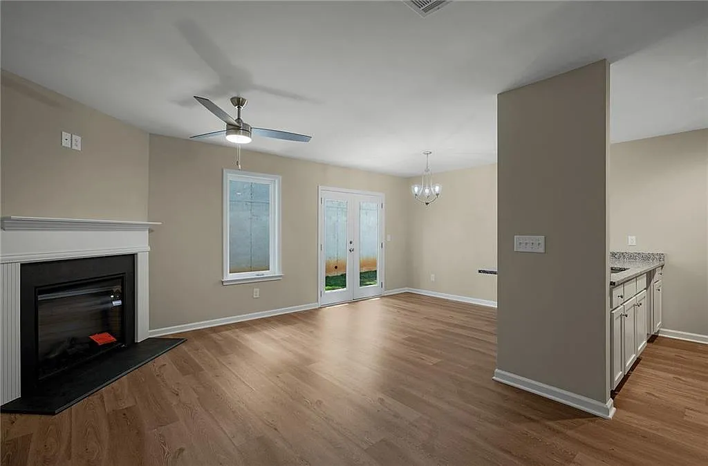 3 bed, 2.5 bath, 1396 sqft, $1,600 — Photo 4
