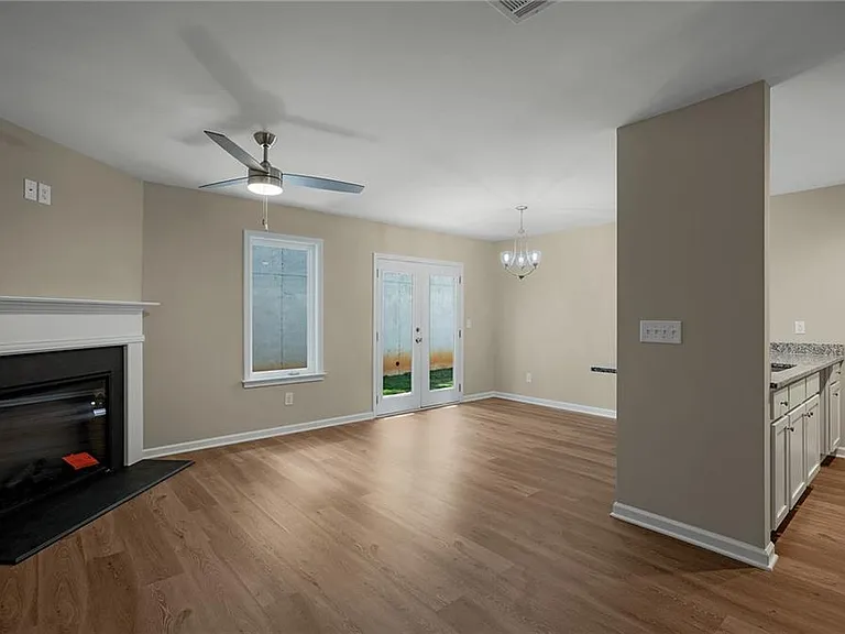 307 Legacy Ln #9 — Photo 4