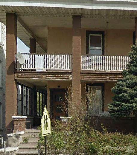 4338 byron Ave