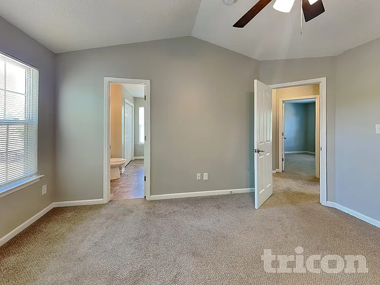 106 Newbury Dr — Photo 9