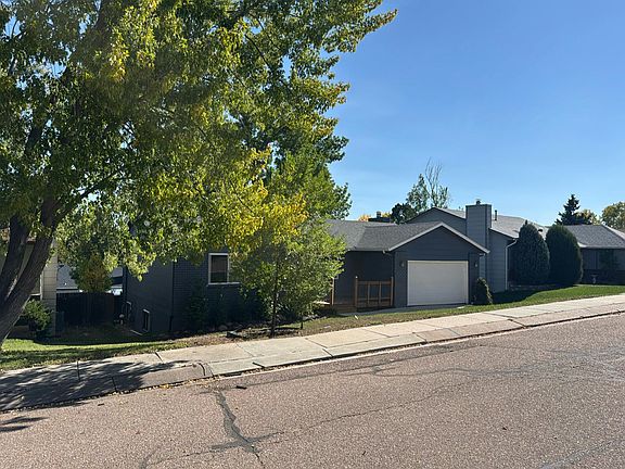 3rd image of 1004 Hans Brinker St