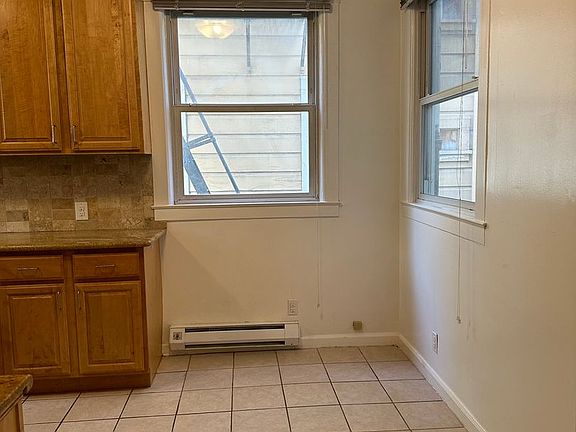 3rd image of 3232 Gough St APT 1