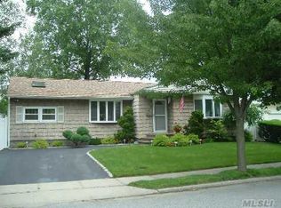 32 Calvert Ave, Commack, NY 11725