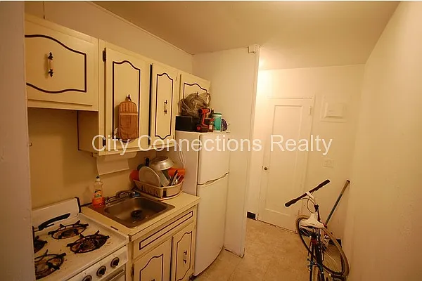 Rented by City Connections Realty | media 7