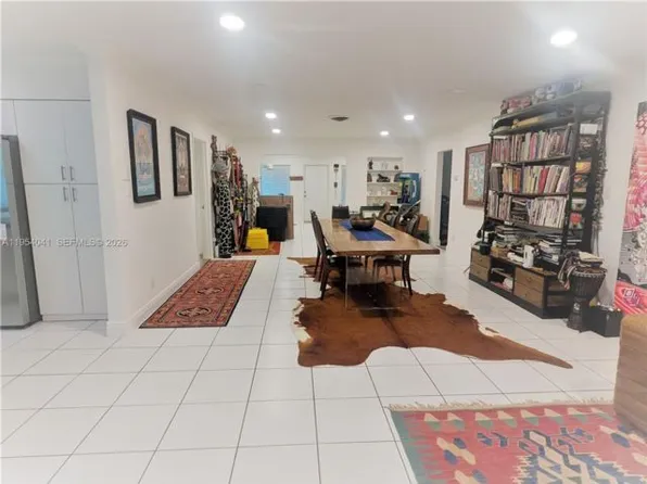 220 SE 1st St, Dania Beach, FL 33004