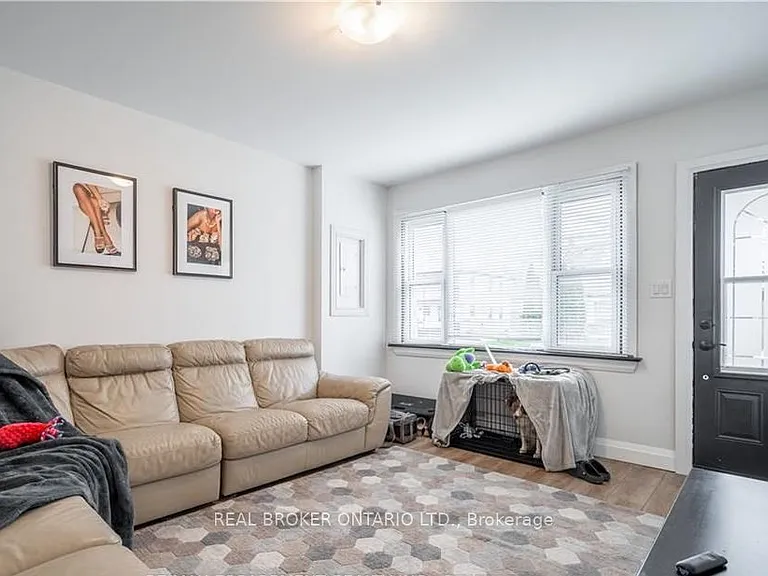 301 Wallace Ave S #MAIN — Photo 2