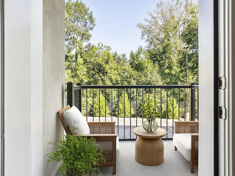 50 Front Luxury Apartments — Photo 9