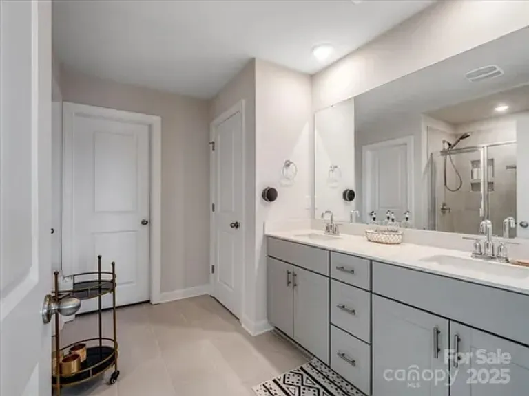 571 Palmarosa St #130 — Photo 13
