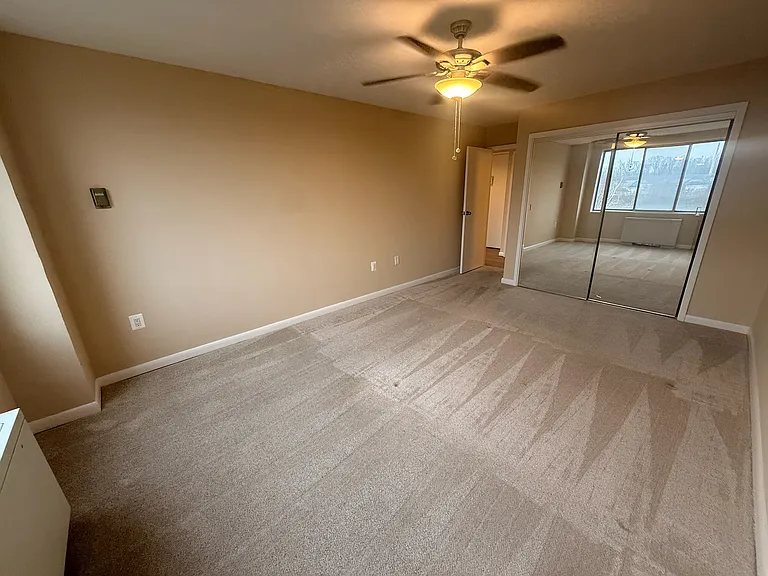 10201 Grosvenor Pl — Photo 18