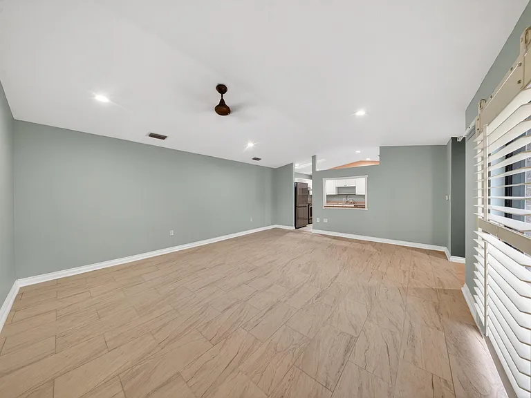 1567 Pheasant Walk #B — Photo 9
