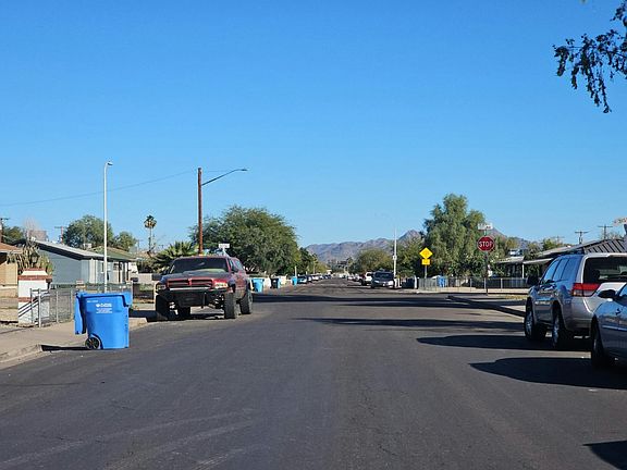 4th image of 3019 W Griswold Rd