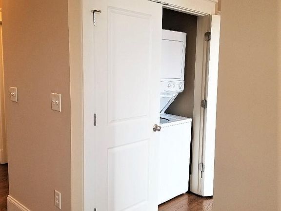 4th image of 611 S Jefferson St #712