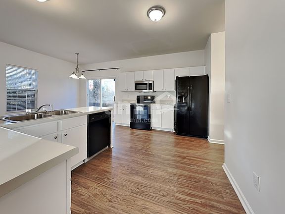 4th image of 704 Marjam Ln