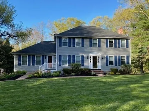 224 Raleigh Tavern Ln, North Andover, MA 01845