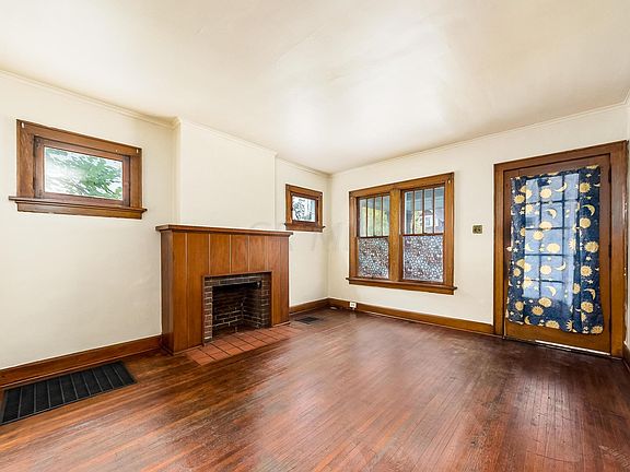3rd image of 409-411 E Maynard Ave
