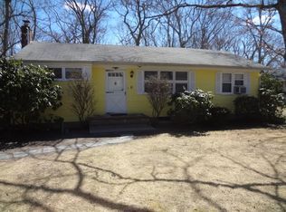 6 Long Lane, Hampton Bays, NY 11946