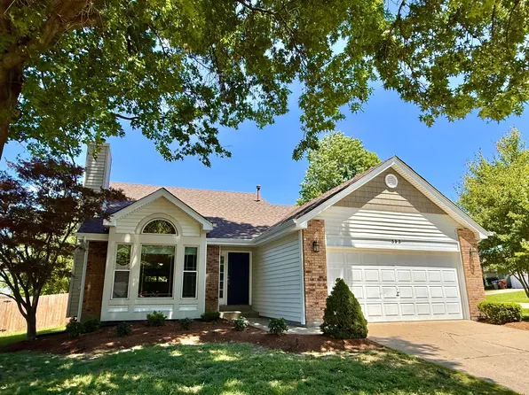 393 Misty Valley Dr, Saint Peters, MO 63376