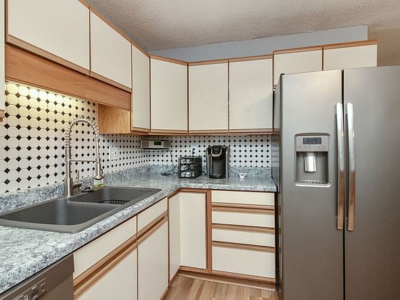 5th image of 107 7th Ave Ct NE