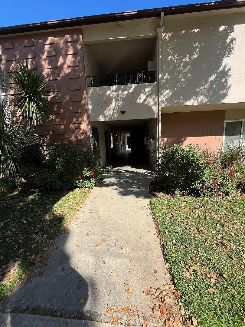 Building Photo - 210 S Catalina Ave #5