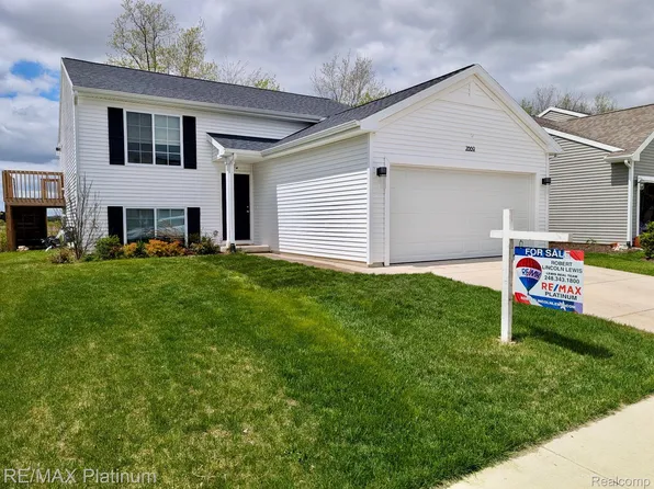 2869 Sycamore River Dr, Fowlerville, MI 48836
