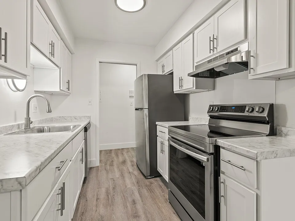 Carriage Hill Apartments - Dearborn Heights, MI