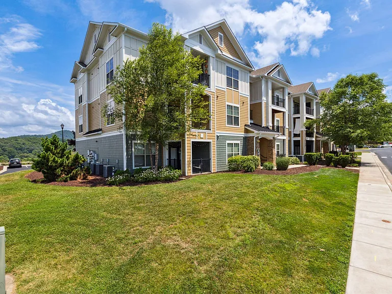 Verde Vista, Asheville, NC, Building
