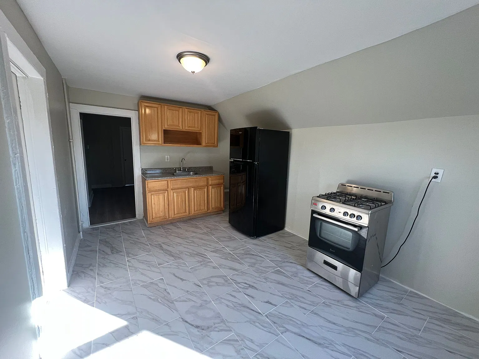 2 bed, 800 sqft, $1,699 — Photo 2