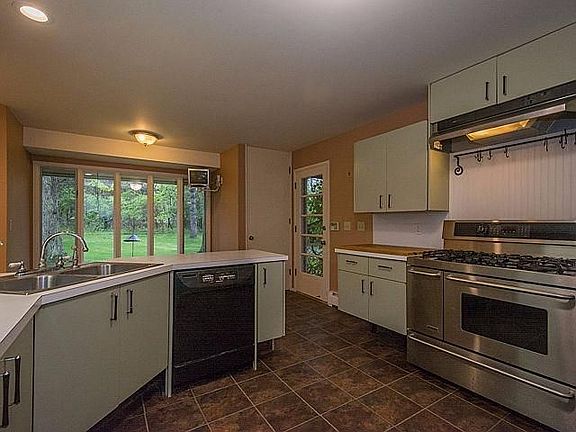 5th image of 1475 Warrington Dr