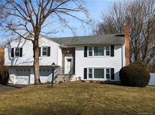22 Ivy Ln, Wethersfield, CT 06109