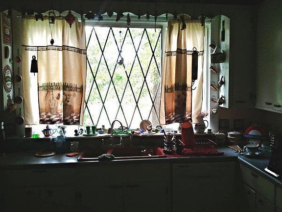 5th image of 303 E Hinton Ave