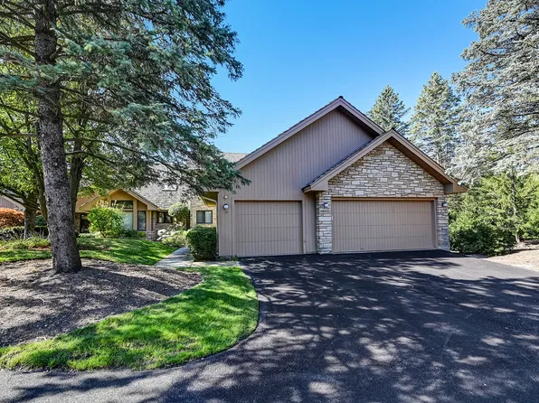 34 Pin Oak Ct, Burr Ridge, IL 60527