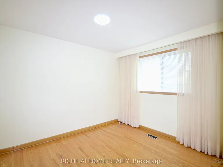 42 Culford Rd — Photo 5