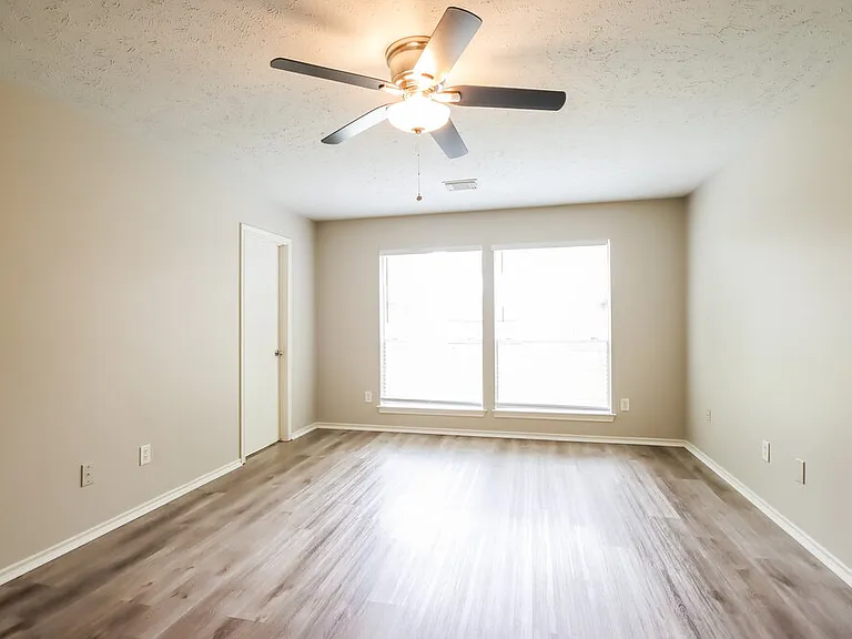 5915 Culross Close — Photo 10