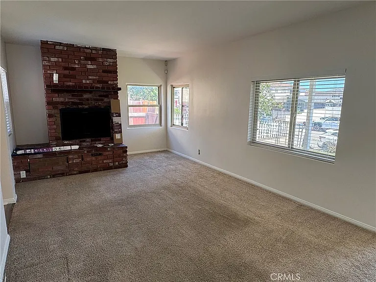 1052 W 25th St — Photo 9