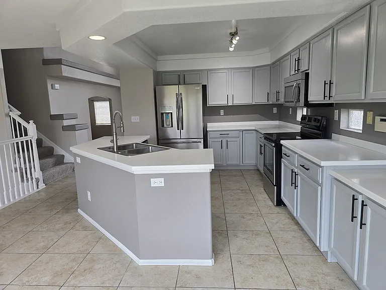 5058 Ashbrook Cir — Photo 6