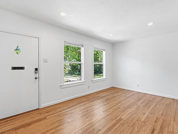 5th image of 4415 Hank Ave