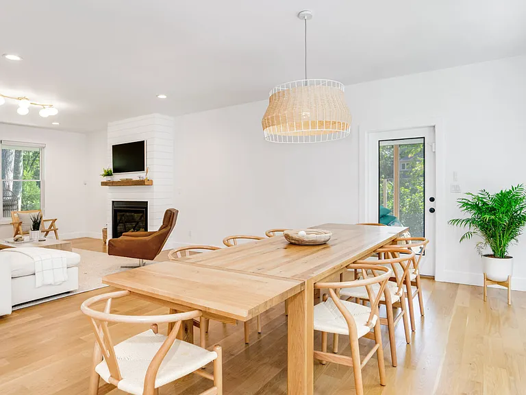 7715 Soundview Ave — Photo 8