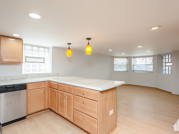 5th image of 3081 N Haussen Ct #G